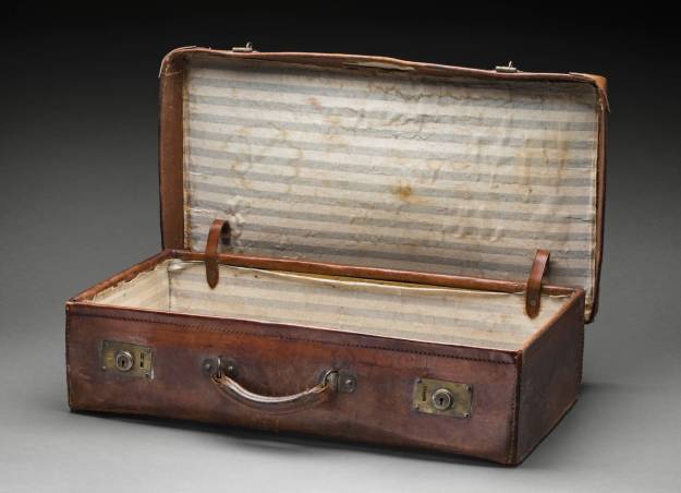 leather suitcase 1913