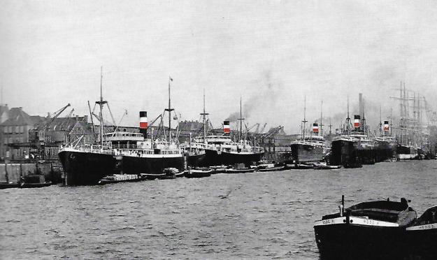 German Australian Line, steamships in Hamburg