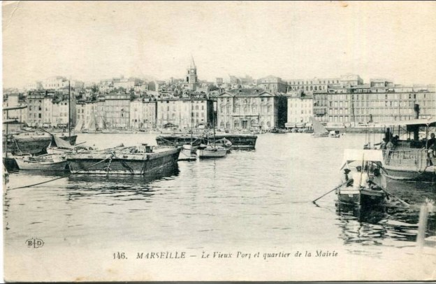 Pontons dans le port de Marseille