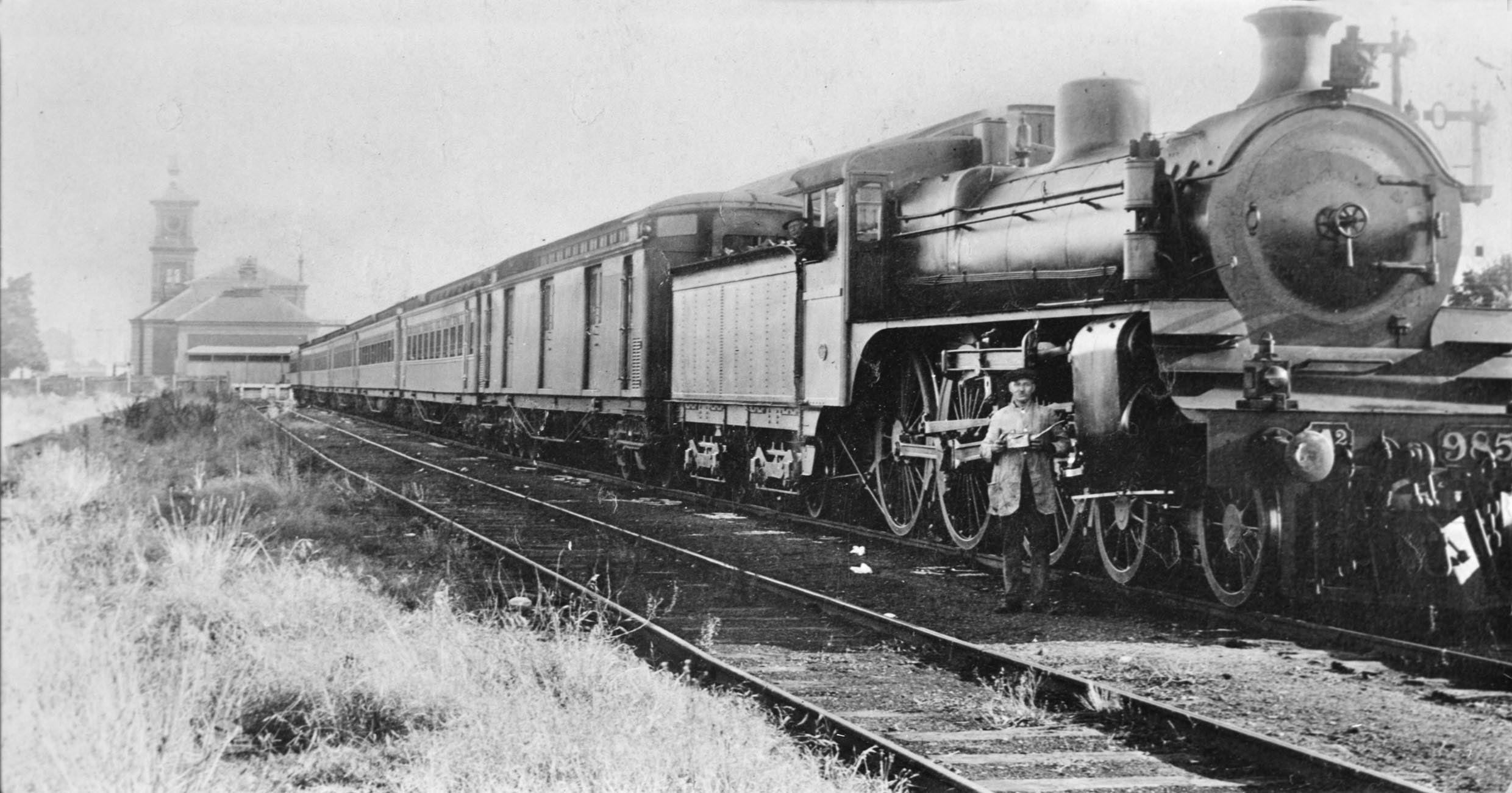 steam locomotive A2-985, about 1919