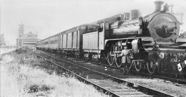steam locomotive A2-985, about 1919