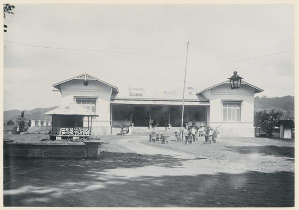 Societeit Tjilatjap about 1920