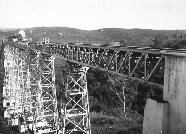 Sasaksaat Spoorbrug, Java, um 1915