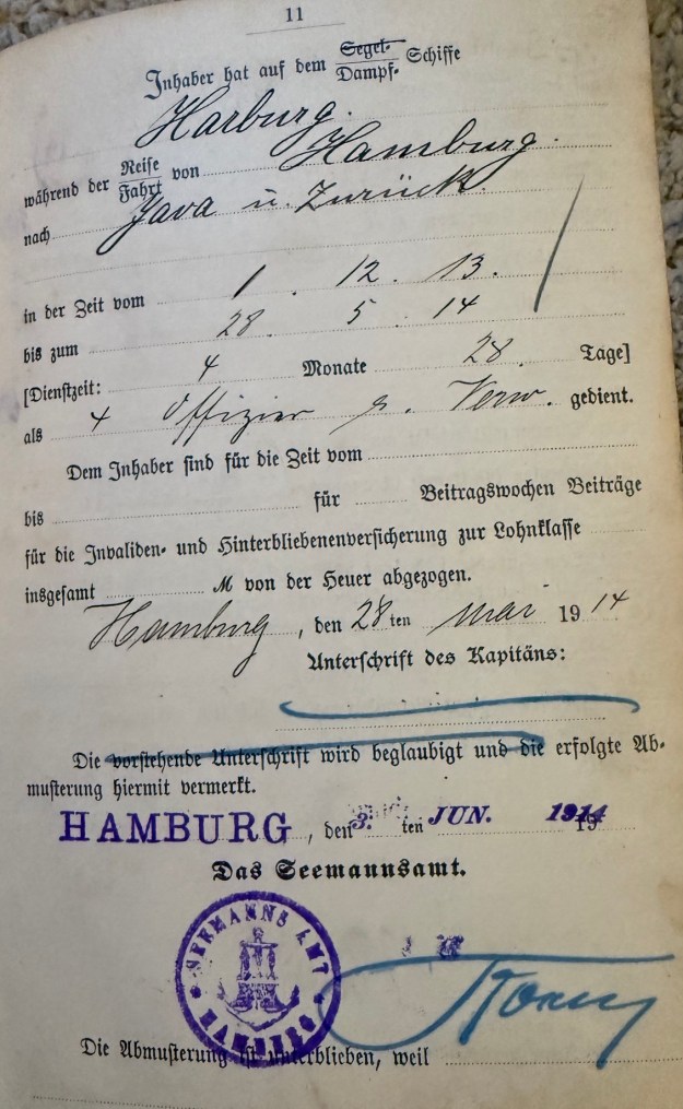 Seefahrtsbuch von Julius Hagenah, Seite 11, Abmusterung als vierter Offizier auf dem Frachtdampfer „Harburg“ am 28. Mai 1914; in Privatbesitz, mit freundlicher Genehmigung der Familie