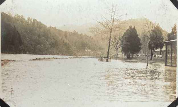 Hot Sprins North Carolina, Flooding Winter 1917/1918
