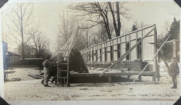 living quarter in the Mountain park internment camp, winter 1917 / 1918